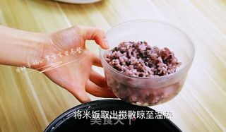 宝宝营养餐—桃红大虾寿司卷的做法步骤:9