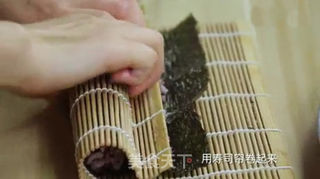 宝宝营养餐—桃红大虾寿司卷的做法步骤:14
