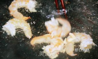 宝宝营养餐—桃红大虾寿司卷的做法步骤:8