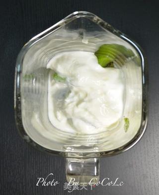 CoCoLc的私菜食谱经--双果思慕雪的做法步骤:2