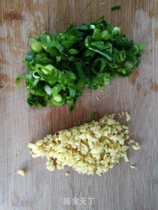 野芹菜猪肉蒸饺的做法步骤:3