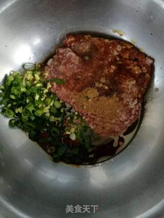 野芹菜猪肉蒸饺的做法步骤:5