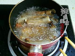 孜然蒜香寸骨的做法步骤:4
