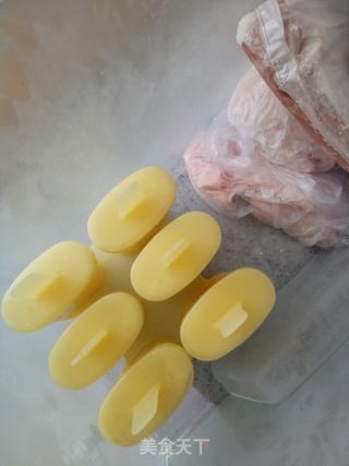 菠萝酸奶冰糕的做法步骤:10