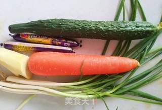 五彩蛋炒饭的做法步骤:2