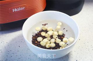 黑米莲子浆的做法步骤:2