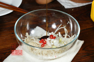 凉拌金针菇的做法步骤:4