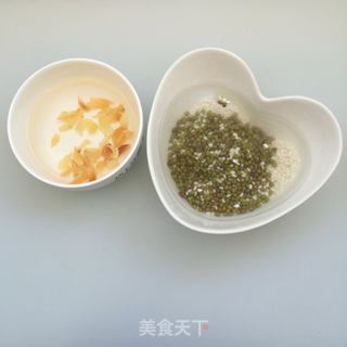 绿豆冰糖粥的做法步骤:2