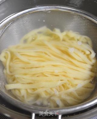 CoCoLc 的私菜食谱经--意式罗勒青酱黄金面的做法步骤:4