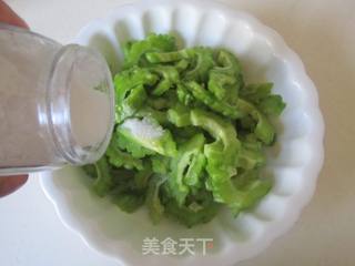 #香肠炒苦瓜的做法图解3
