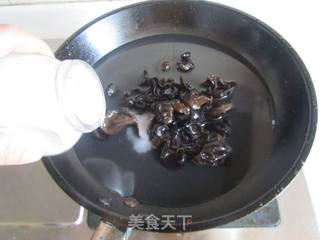 香菜木耳拌鸭胗的做法步骤:3