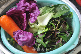 #第四届烘焙大赛暨是爱吃节#彩色蔬菜鸡蛋饺子的做法步骤：2