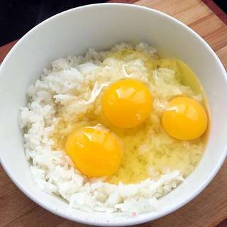 #第四届烘培大赛暨是爱吃节#剩饭鸡蛋杯的做法步骤：2