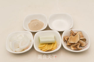 海底椰乌鸡汤的做法步骤:2