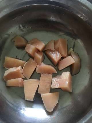 #第四届烘焙大赛暨是爱吃节#烤奥尔良鸡肉粒的做法步骤：2