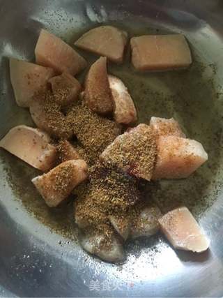 #第四届烘焙大赛暨是爱吃节#烤奥尔良鸡肉粒的做法步骤：3