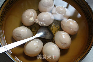 冰裂纹茶叶蛋的做法步骤:2