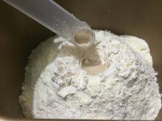 #第四届烘焙大赛暨是爱吃节#红豆沙花朵面包的做法步骤:2