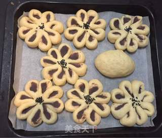 #第四届烘焙大赛暨是爱吃节#红豆沙花朵面包的做法步骤:11