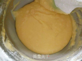 #第四届烘焙大赛暨是爱吃节#奶油霜裱花芭比娃娃蛋糕的做法步骤：5