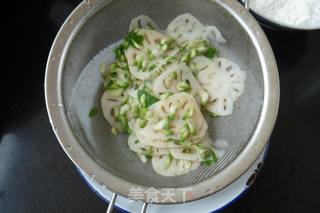 莲藕槐花薄饼的做法步骤:3