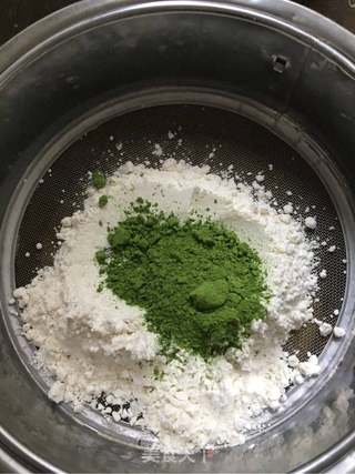 #第四届烘焙大赛暨是爱吃节#4寸抹茶裸蛋糕的做法步骤:4