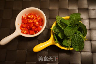 凉拌菠萝的做法步骤：2