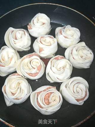 玫瑰煎饺的做法步骤:9