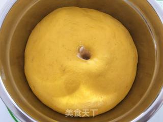 #第四届烘焙大赛暨是爱吃节#胡萝卜肉松面包的做法步骤:4