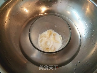#第四届烘焙大赛暨是爱吃节# 玫瑰花慕斯蛋糕的做法步骤:4