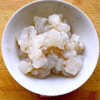 龙利鱼豆腐煲的做法步骤：2