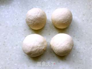 #ACA第四届烘焙大赛#造色情怀 葱香热狗包的做法步骤:2