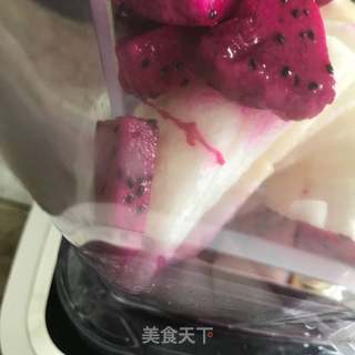 只有雪梨味的火龙果雪梨汁的做法步骤:2