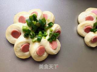 #ACA第四届烘焙大赛#造色情怀 葱香热狗包的做法步骤:9