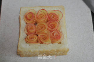 #第四届烘焙大赛暨是爱吃节#苹果玫瑰卷土司盒的做法步骤:13