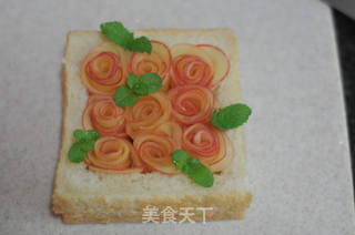 #第四届烘焙大赛暨是爱吃节#苹果玫瑰卷土司盒的做法步骤:14