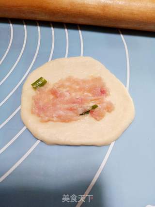 #第四届烘焙大赛暨是爱吃节#鲜肉面包的做法步骤：5