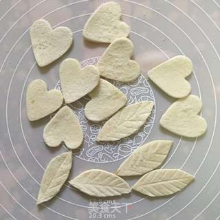 #第四届烘焙大赛暨是爱吃节#吐司玫瑰花的做法步骤:4