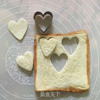 #第四届烘焙大赛暨是爱吃节#吐司玫瑰花的做法步骤:3
