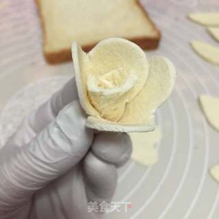 #第四届烘焙大赛暨是爱吃节#吐司玫瑰花的做法步骤:6