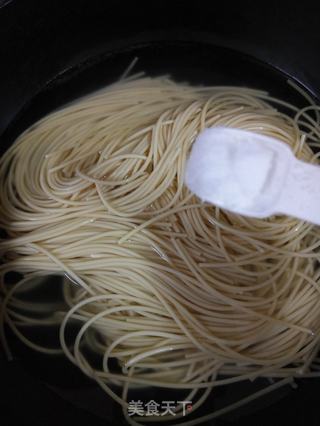 黑椒鸡翅意面的做法步骤:6