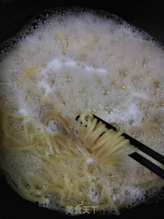 黑椒鸡翅意面的做法步骤:7