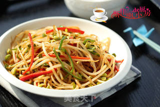 老干妈炒豆芽的做法步骤:6