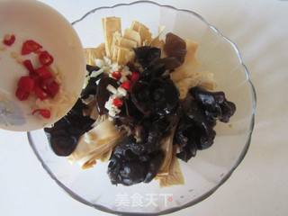 香菜豆油皮拌木耳的做法步骤:5