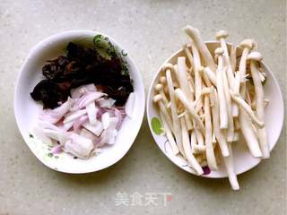 #ACA第四届烘焙大赛#造色情怀 双椒锡纸牛肉的做法步骤:4