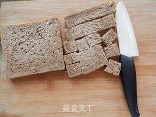 #第四节烘焙大赛暨是爱吃节#杂粮面包鸡蛋沙拉的做法步骤：1