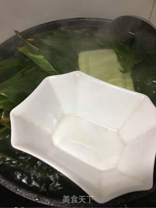 红豆蜜枣粽子的做法步骤:4