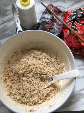 红豆蜜枣粽子的做法步骤:8
