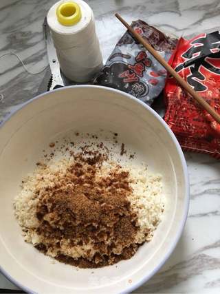 红豆蜜枣粽子的做法步骤:7
