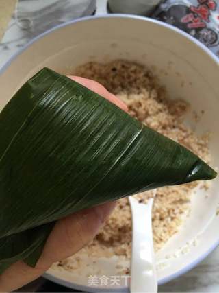 红豆蜜枣粽子的做法步骤:13